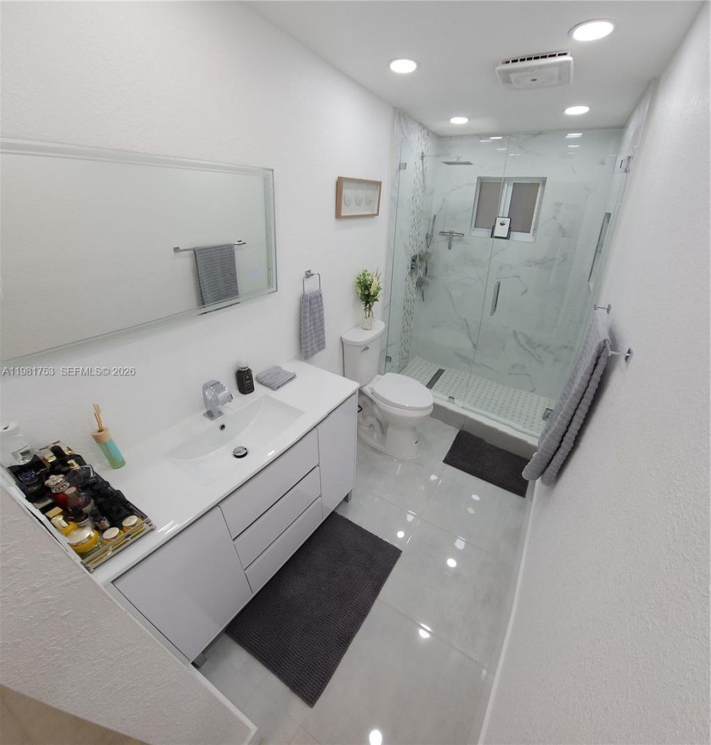 734 W 32nd St , Unit 734, Hialeah, FL 33012 Photo