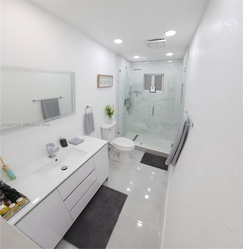 734 W 32nd St , Unit 734, Hialeah, FL 33012 Photo