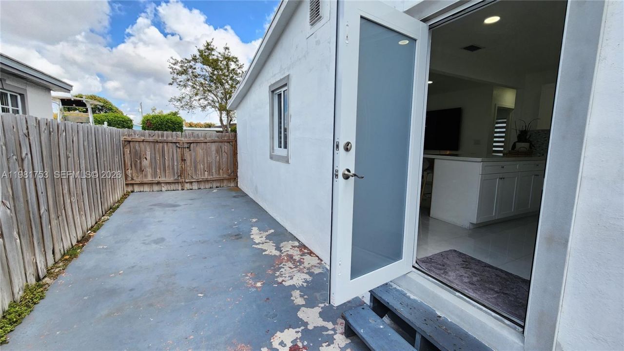 734 W 32nd St , Unit 734, Hialeah, FL 33012 Photo