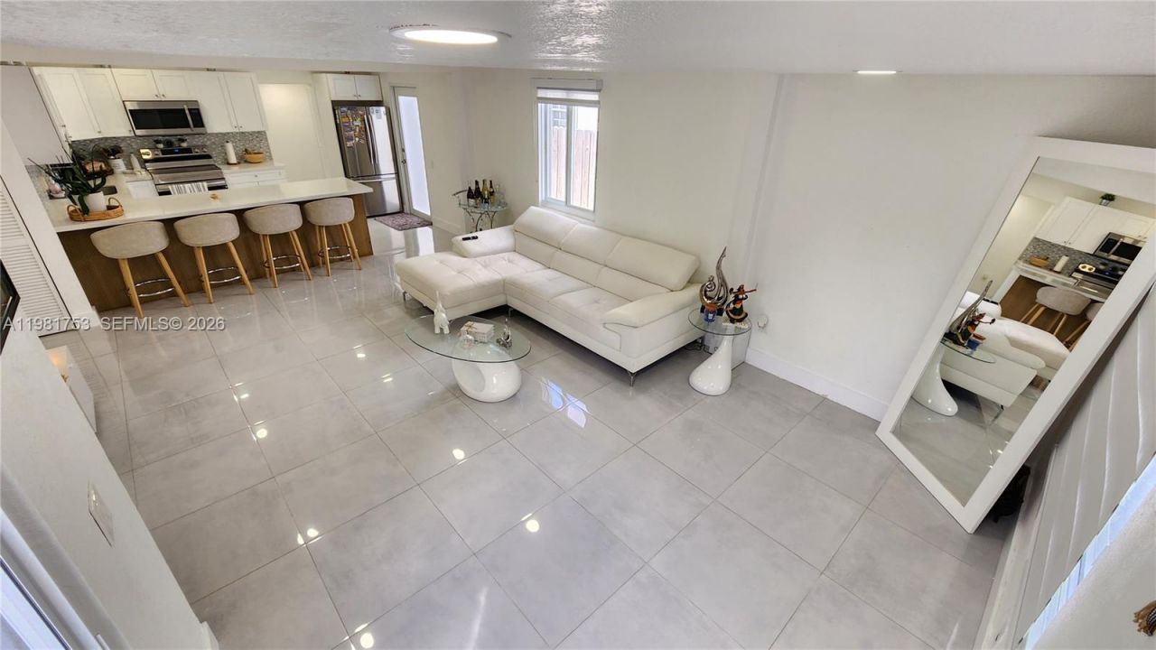 734 W 32nd St , Unit 734, Hialeah, FL 33012 Photo