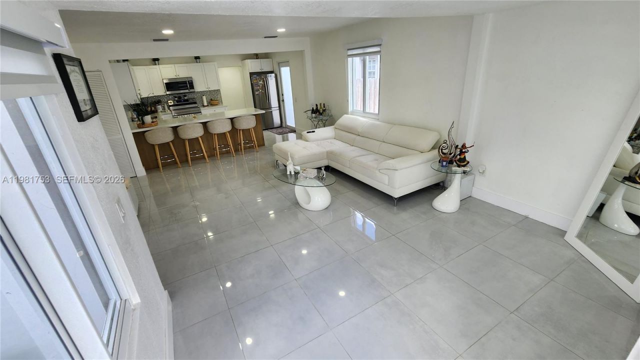 734 W 32nd St , Unit 734, Hialeah, FL 33012 Photo