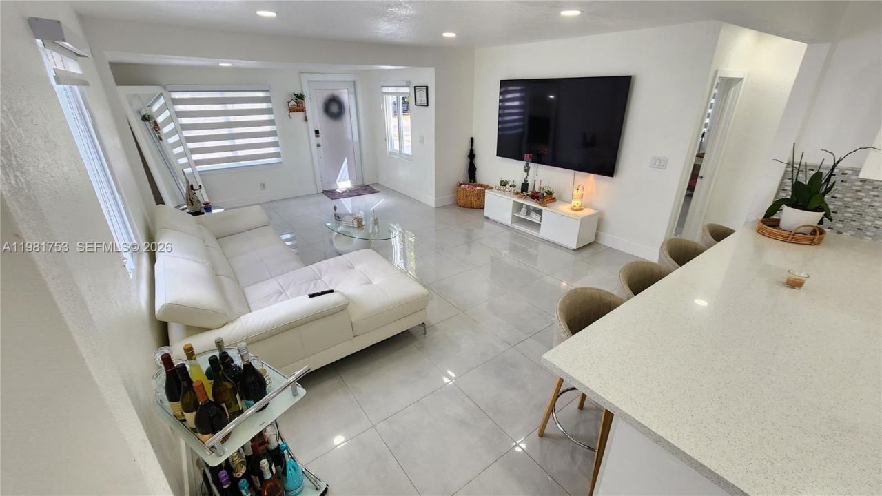 734 W 32nd St , Unit 734, Hialeah, FL 33012 Photo