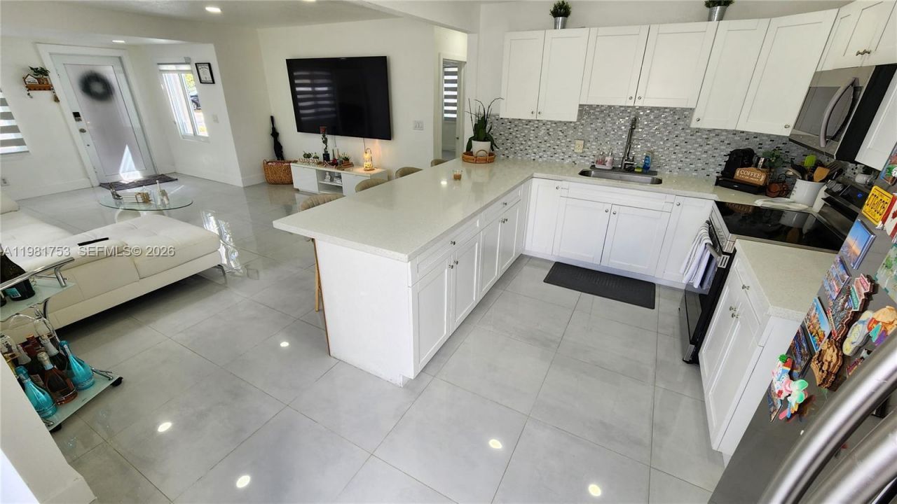 734 W 32nd St , Unit 734, Hialeah, FL 33012 Photo