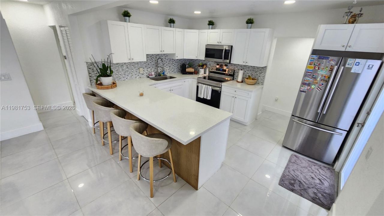 734 W 32nd St , Unit 734, Hialeah, FL 33012 Photo