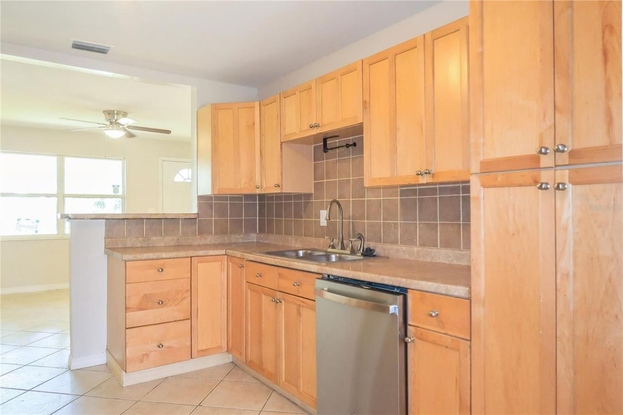 5460 40th Avenue N, Saint Petersburg, FL 33709 Photo