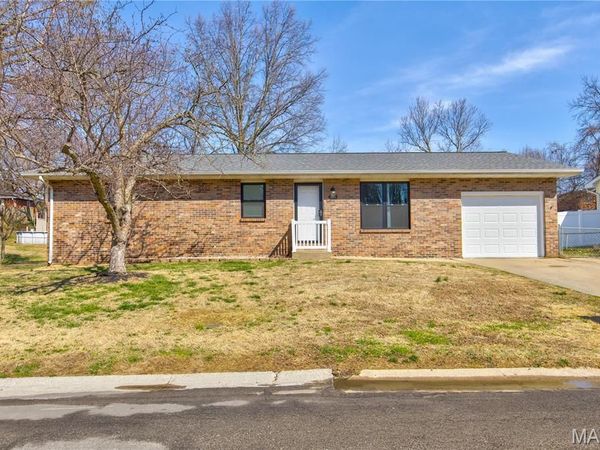 1042 Hillcrest Drive, East Alton, IL 62024