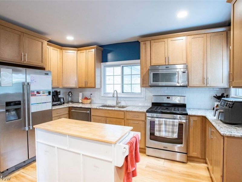 652 Parkway Boulevard, Norton, OH 44203 Photo 4