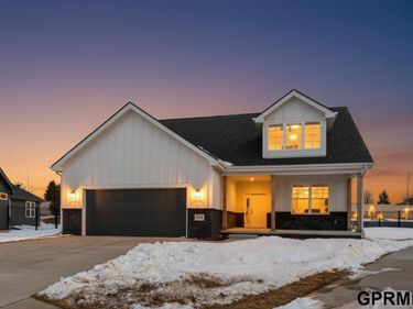 10209 S 180 Avenue Circle, Omaha, NE 68136