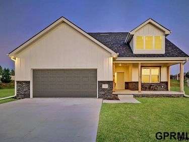 10209 S 180 Avenue Circle, Omaha, NE 68136