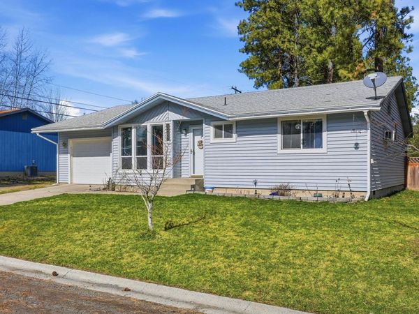 1045 E Evergreen Dr, Medical Lake, WA 99022