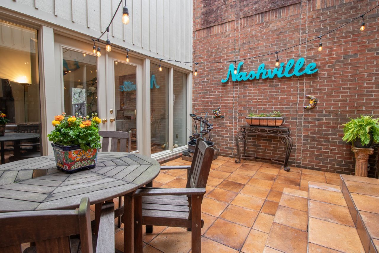 674 Timber Ln, Nashville, TN 37215 Main Photo