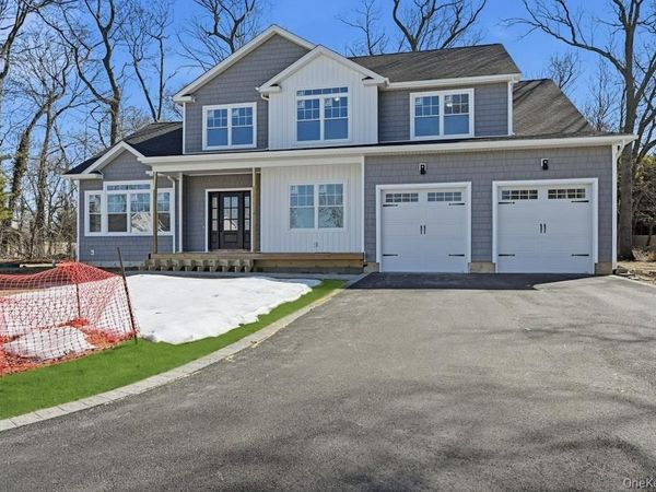 1 Lotto Court , Lake Grove, NY 11755