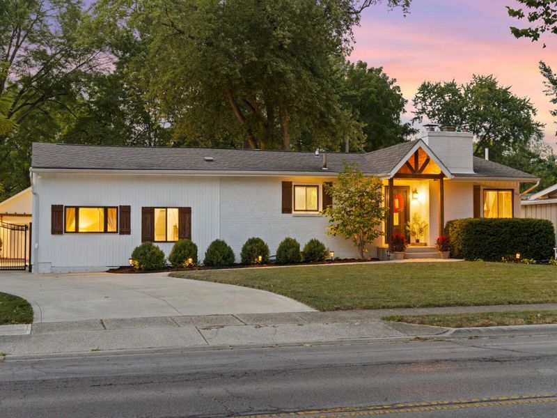 2390 Zollinger Road, Upper Arlington, OH 43221 Photo 2