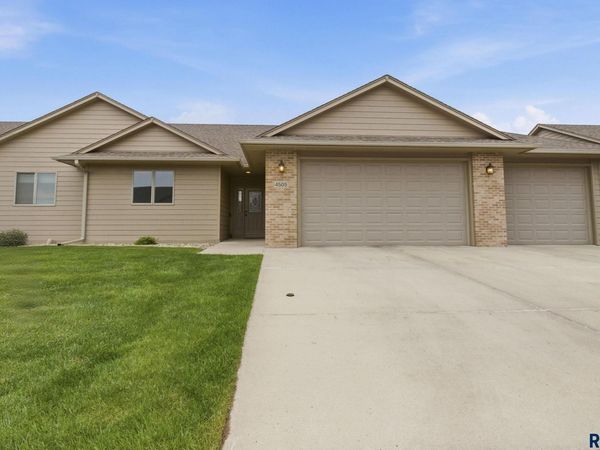 4505 E Kearney Pl, Sioux Falls, SD 57110