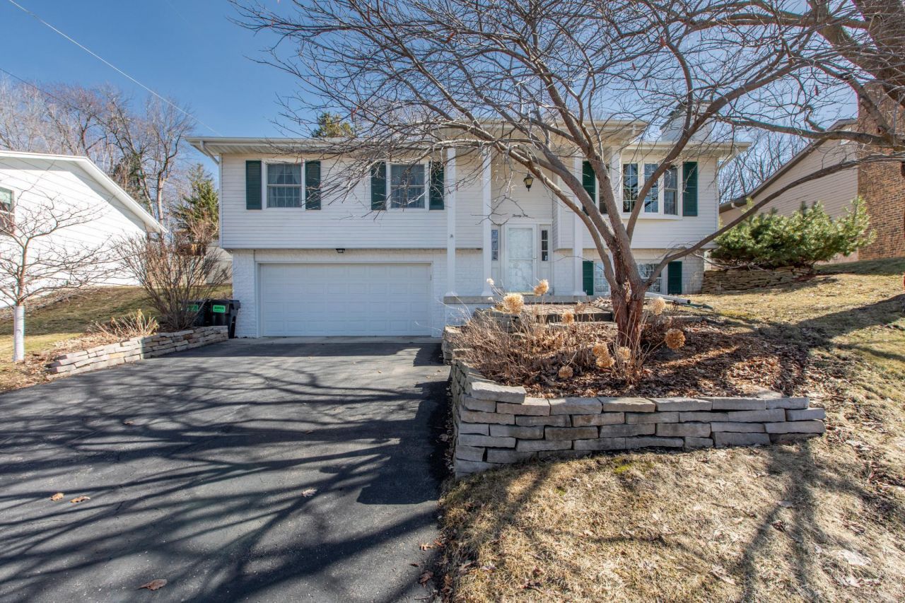 2010 5th Avenue Ne, Rochester, MN 55906 Main Photo