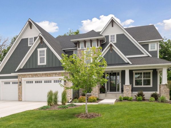 1886 Della Drive, Chanhassen, MN 55317