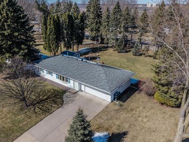 2700 Sunset Lane, Burnsville, MN 55337