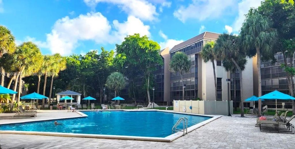 2802 N 46 Ave , Unit 521B, Hollywood, FL 33021 Photo