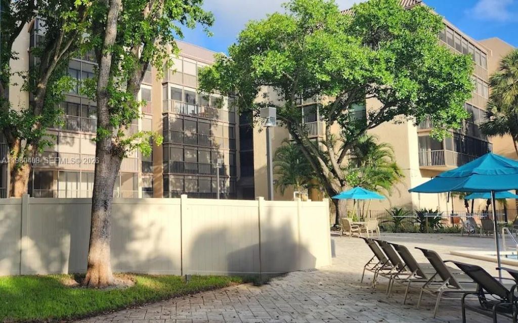 2802 N 46 Ave , Unit 521B, Hollywood, FL 33021 Photo