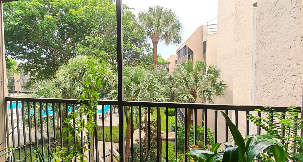 2802 N 46 Ave , Unit 521B, Hollywood, FL 33021 Photo