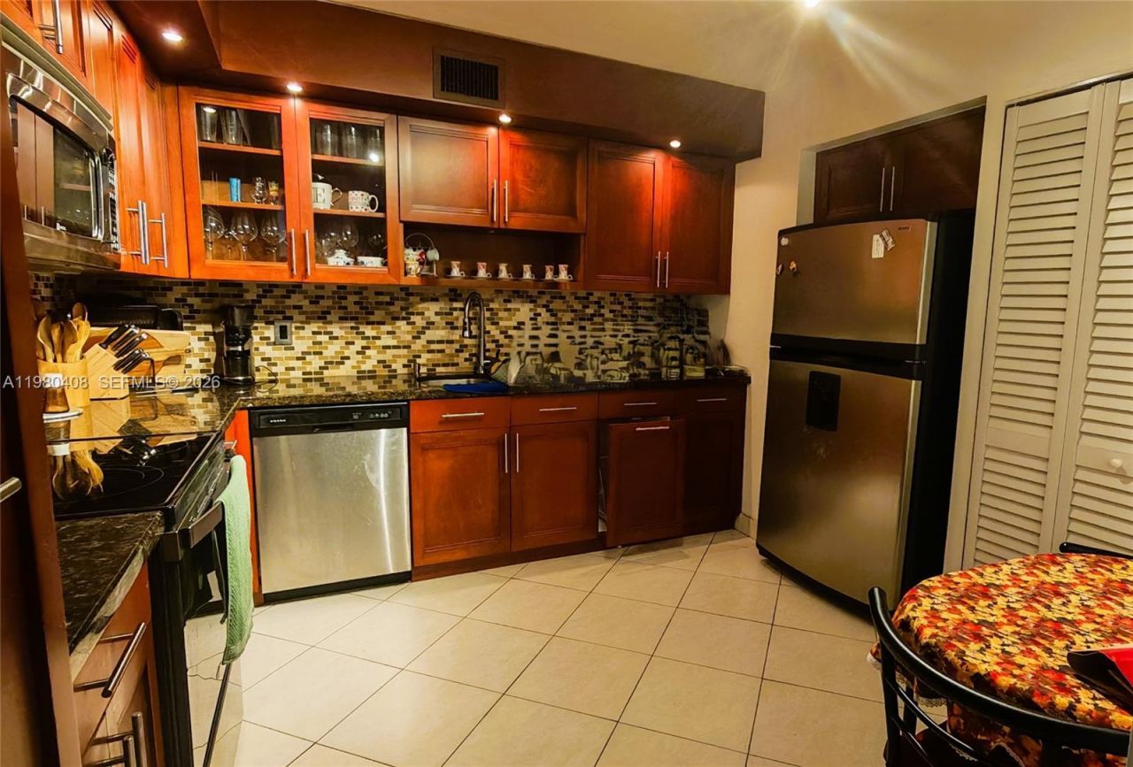 2802 N 46 Ave , Unit 521B, Hollywood, FL 33021 Photo