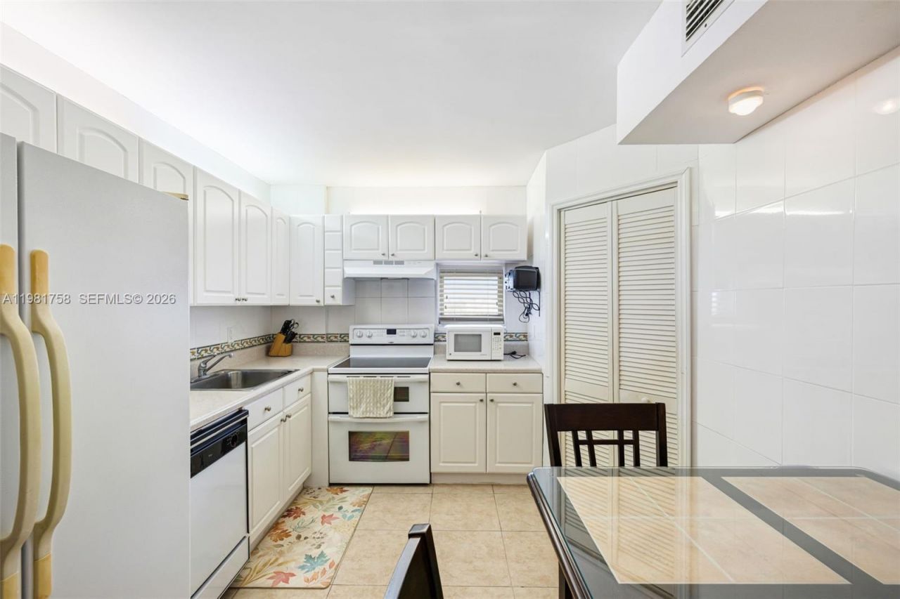 9273 Collins Ave , Unit 1109, Surfside, FL 33154 Photo