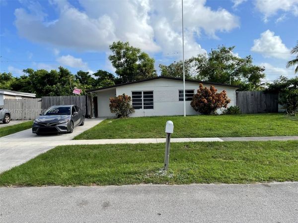 5751 SW 38th Ct , Davie, FL 33314