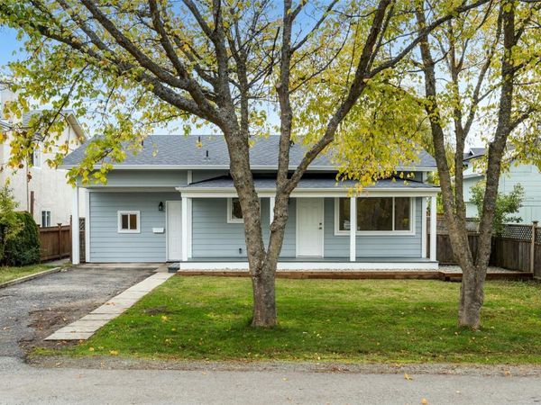 9617 Fourth St , Sidney, BC V8L 2Y5