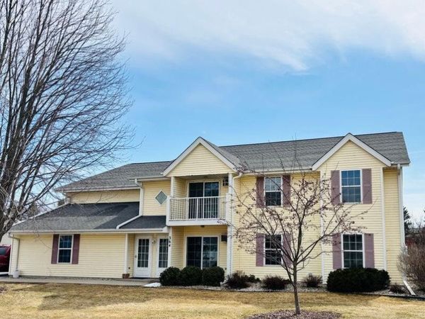 364 Minz Park CIRCLE, Unit 3, West Bend, WI 53095