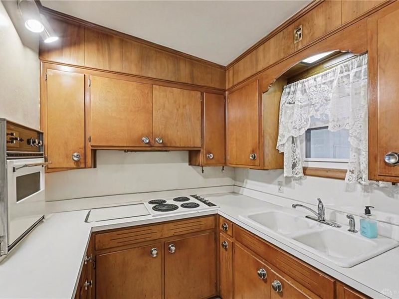 114 Cherry Lane, Wapakoneta, OH 45895 Photo 7