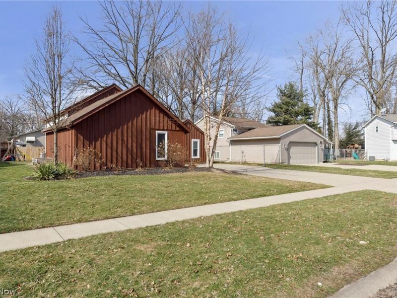 110 Wilshire Court, Elyria, OH 44035 Photo 4