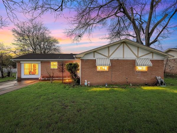 225 Sunset Boulevard, Hewitt, TX 76643