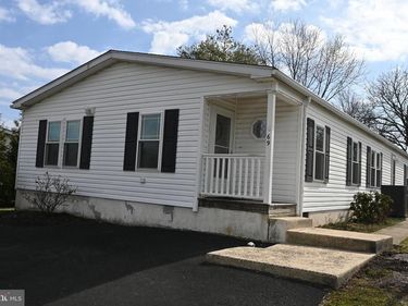 69 MAPLELEAF DRIVE, SELLERSVILLE, PA 18960