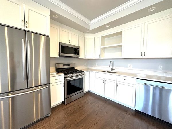 371 Main St, Unit 10, Woburn, MA 01801