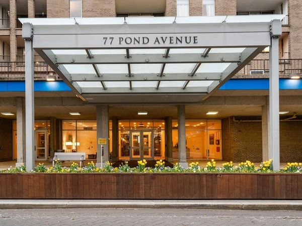 77 Pond Ave, Unit 805, Brookline, MA 02445