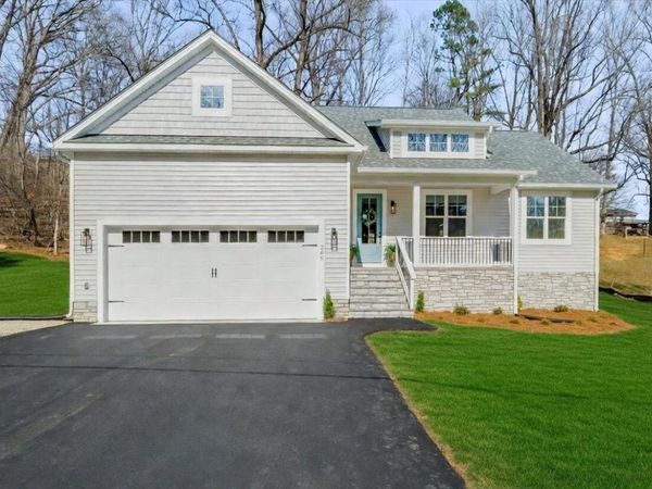 266 Fairfield LN, Troutville, VA 24175