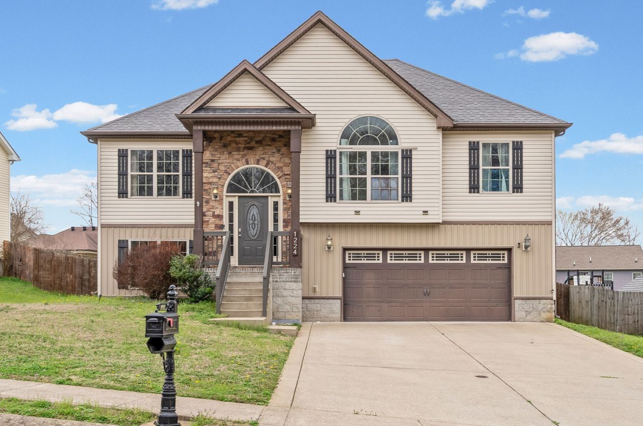 1224 Meachem Dr, Clarksville, TN 37042 Main Photo