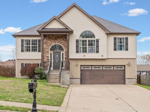 1224 Meachem Dr, Clarksville, TN 37042