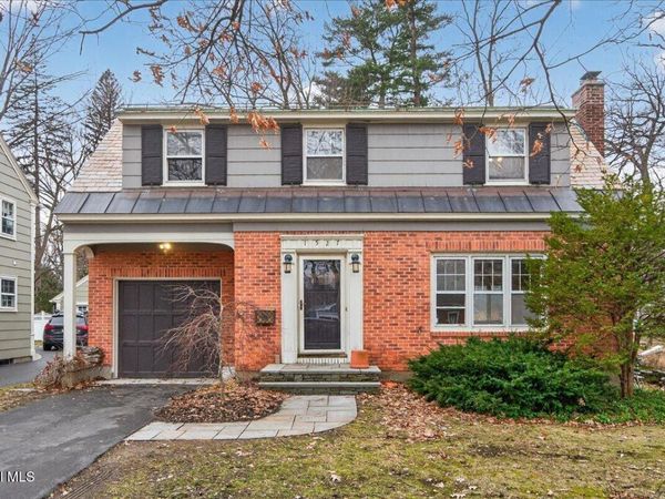 1527 Dean Street, Niskayuna, NY 12309