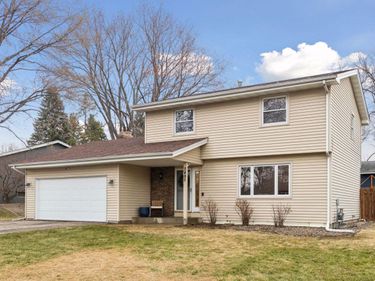 7495 Saratoga Drive, Chanhassen, MN 55317