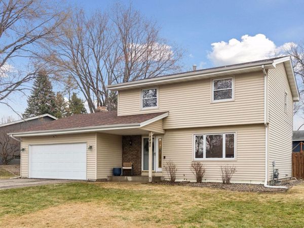 7495 Saratoga Drive, Chanhassen, MN 55317