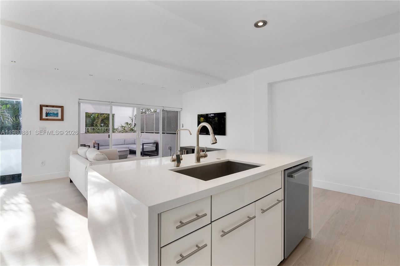 828 3rd St, Unit 314, Miami Beach, FL 33139 Photo