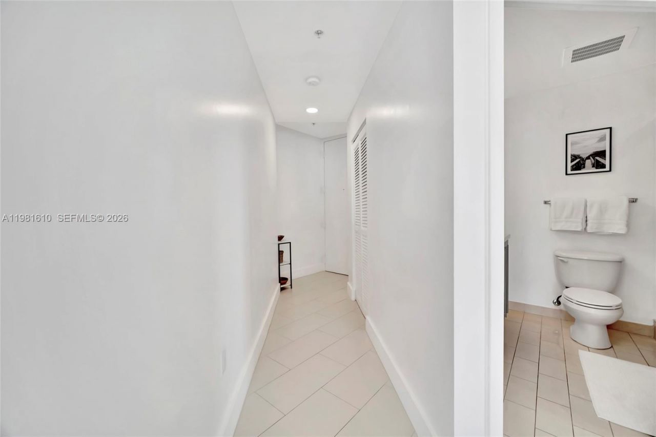 79 SW 12th St , Unit 2201-S, Miami, FL 33130 Photo