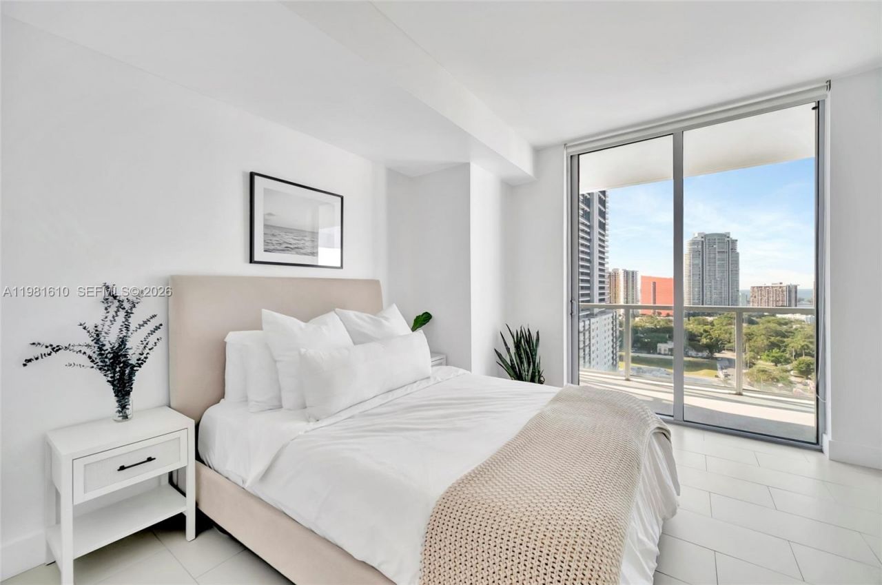 79 SW 12th St , Unit 2201-S, Miami, FL 33130 Photo