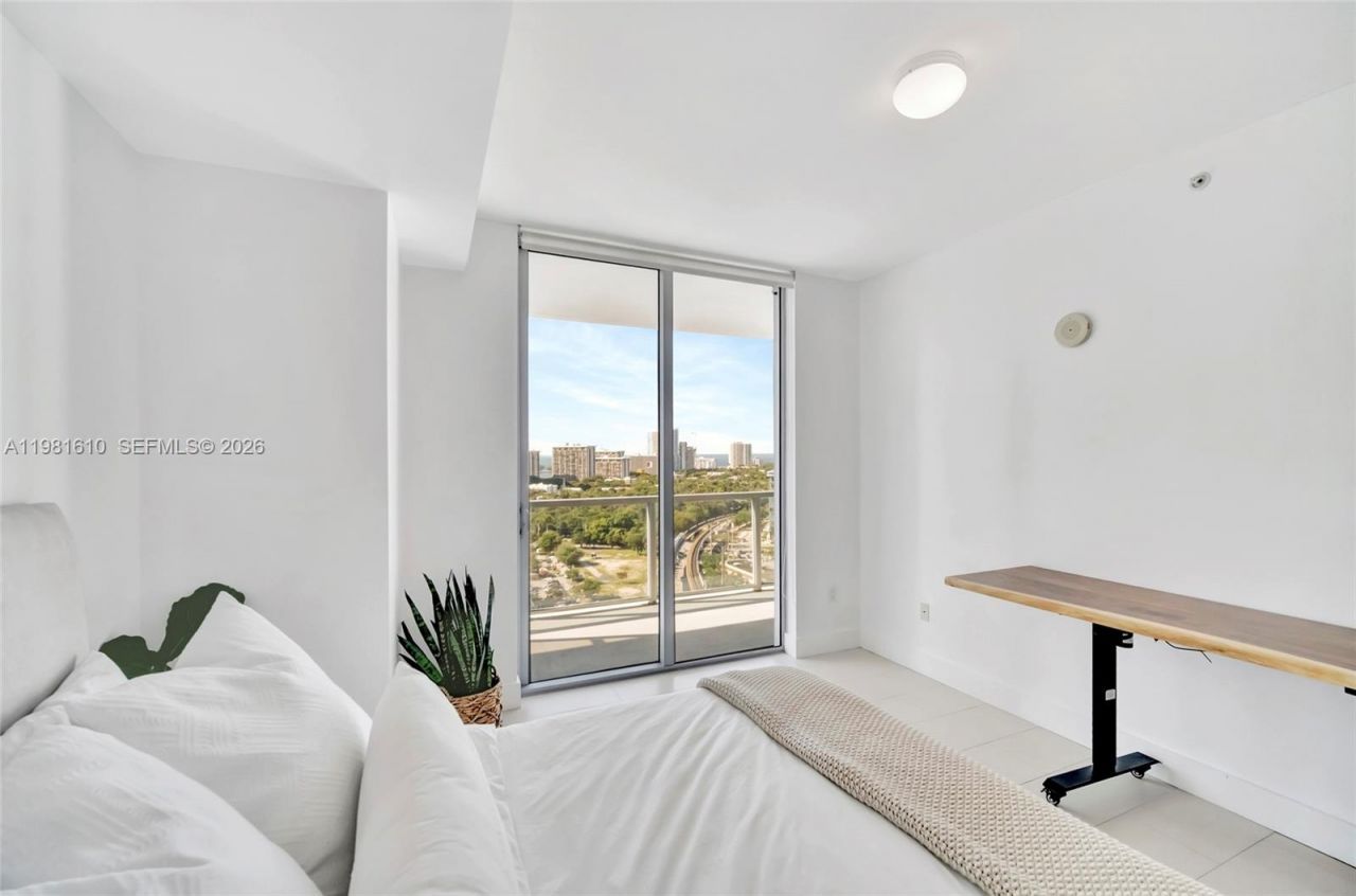 79 SW 12th St , Unit 2201-S, Miami, FL 33130 Photo