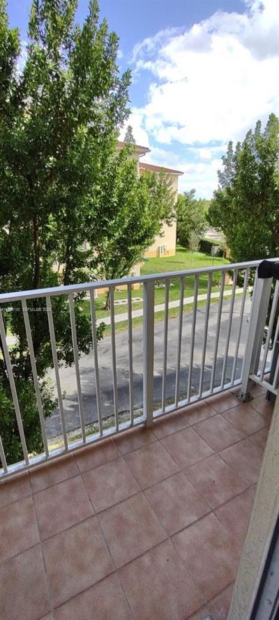 6940 NW 179th St, Unit 303-7, Hialeah, FL 33015 Photo