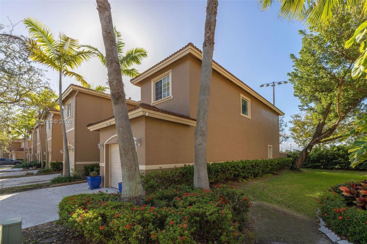 8560 SW 214th Way , Cutler Bay, FL 33189 Photo