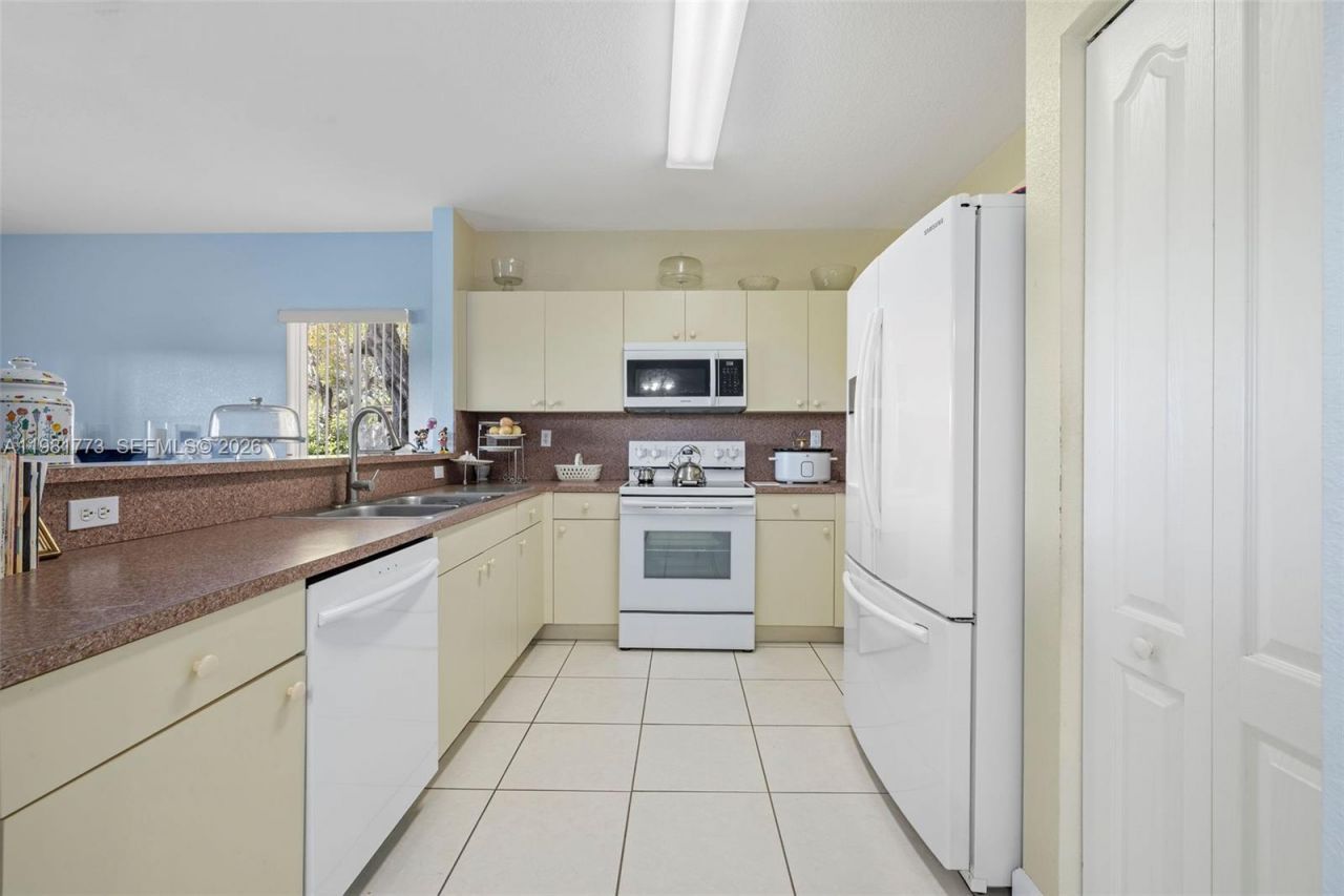 8560 SW 214th Way , Cutler Bay, FL 33189 Photo