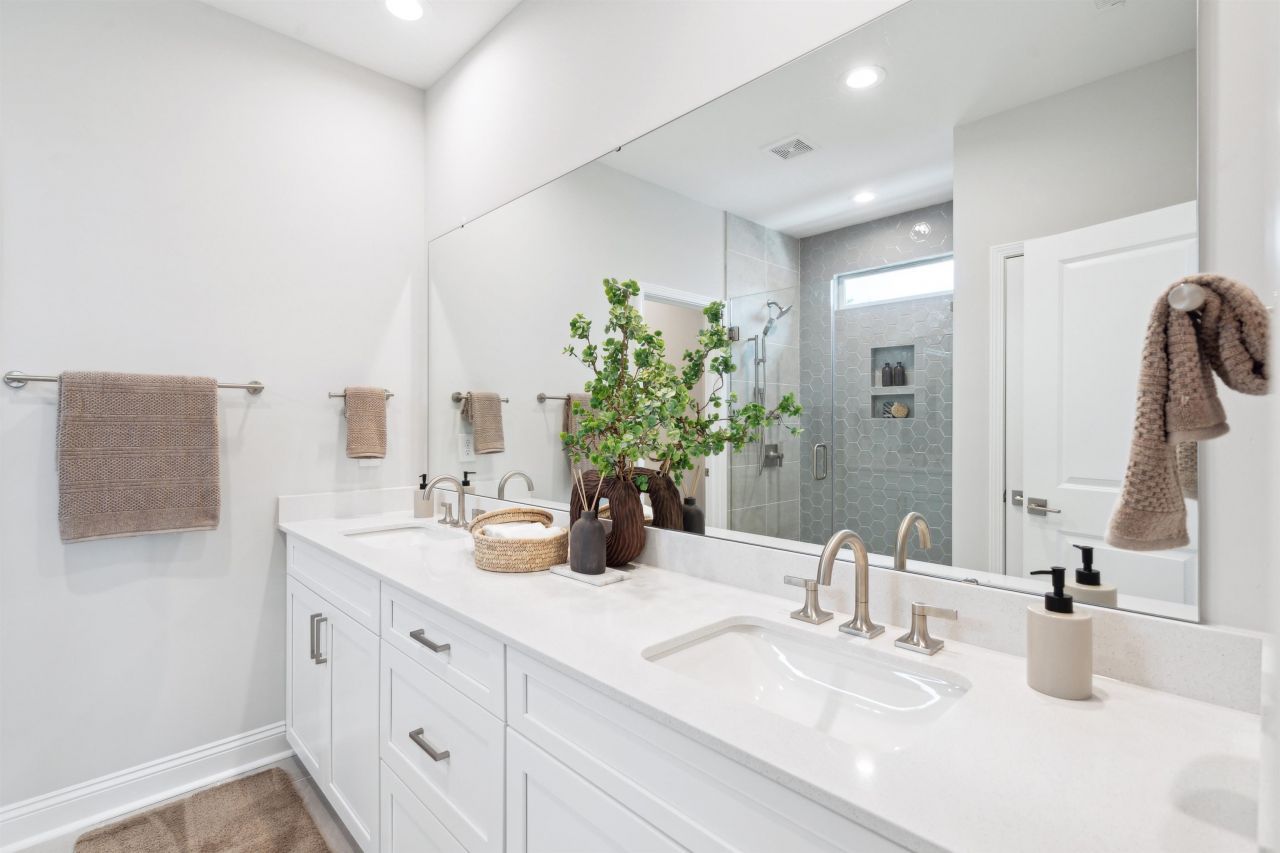 2401 Hillbourne Loop Photo 14