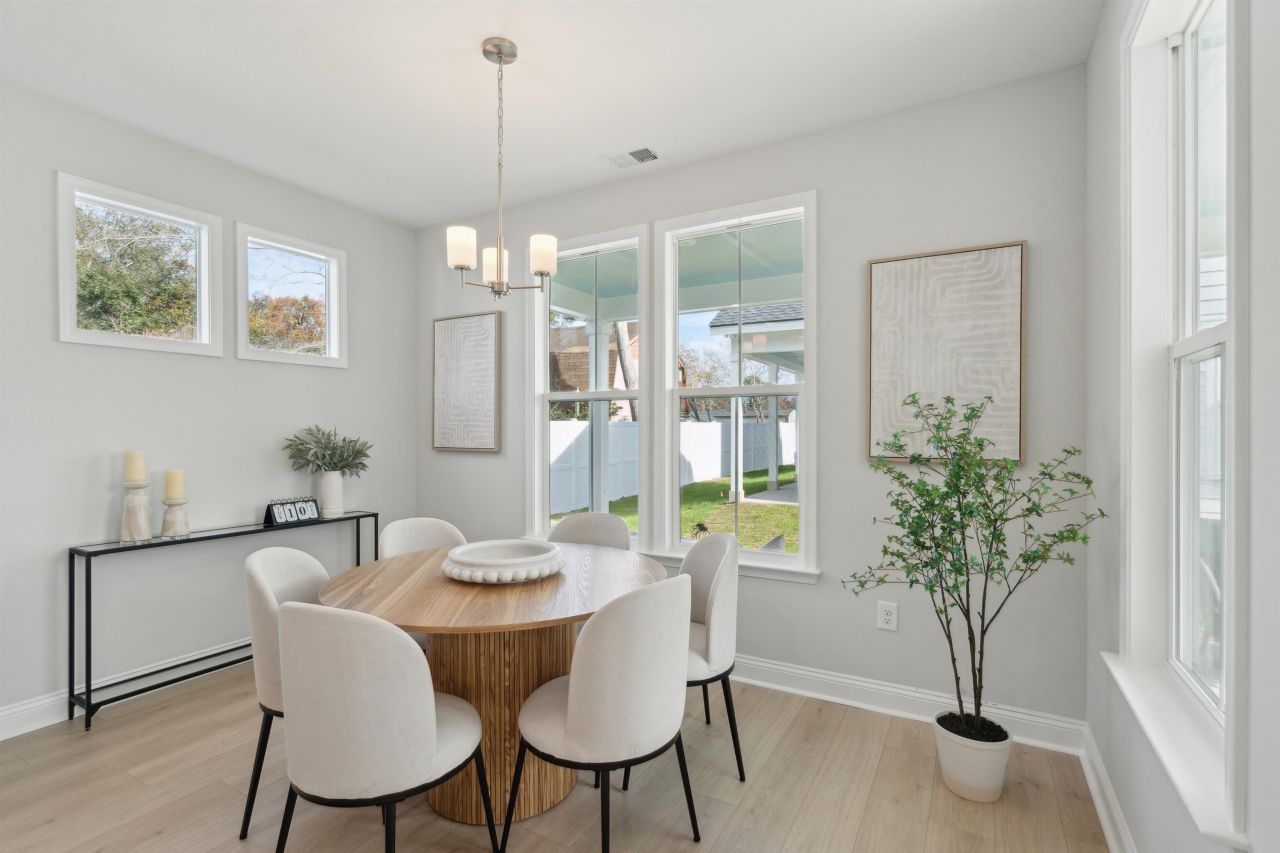 2401 Hillbourne Loop Photo 9